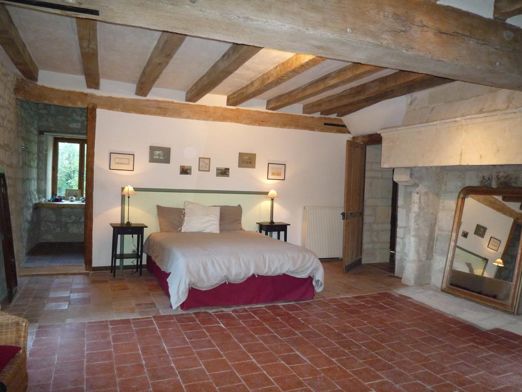 Le Logis Du Peu Girard Bed & Breakfast La Roche-Clermault Rom bilde