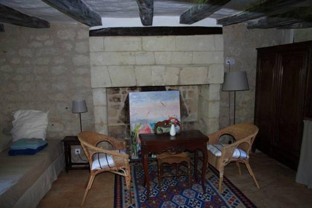 Le Logis Du Peu Girard Bed & Breakfast La Roche-Clermault Rom bilde